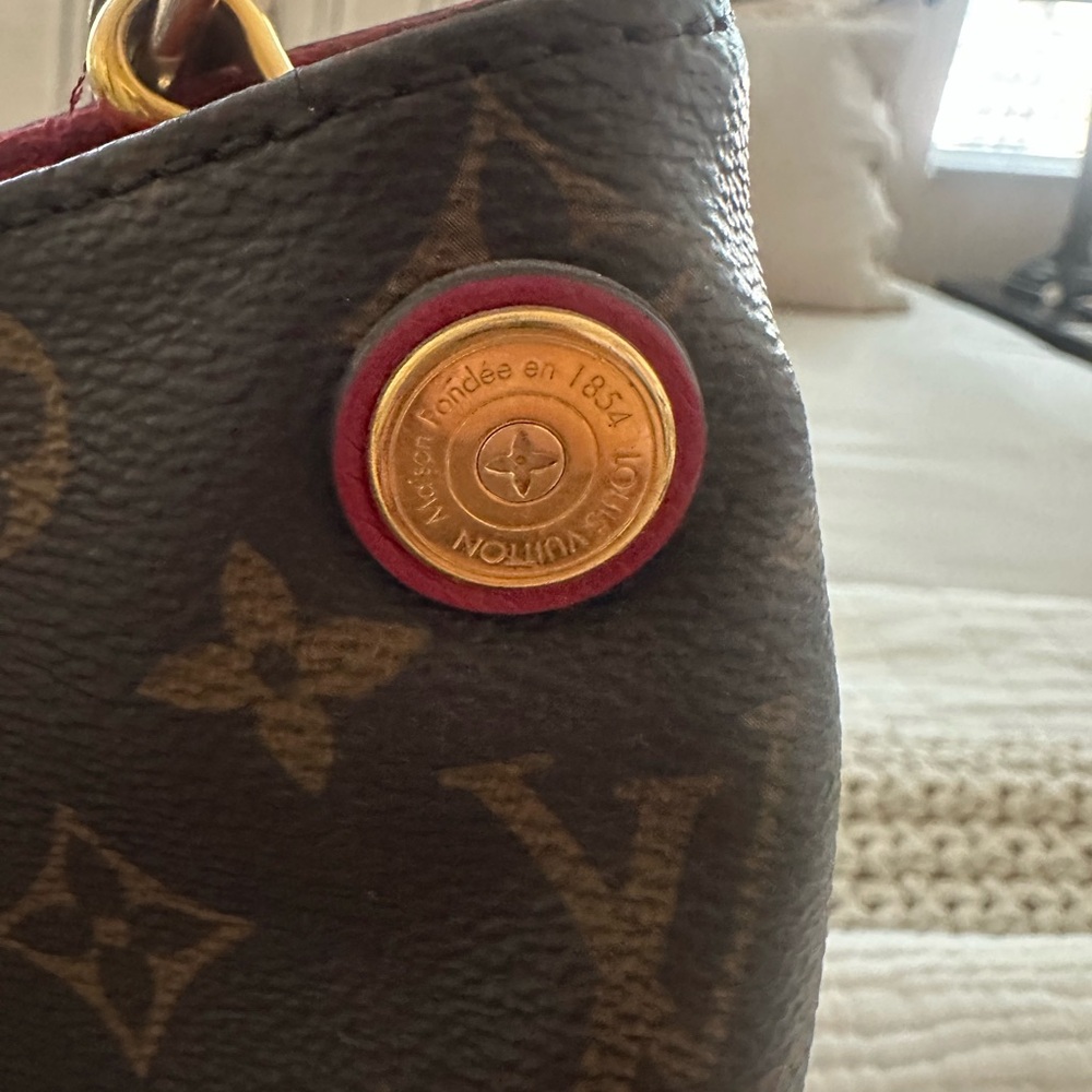 Louis Vuitton Gaia Cerise MM Shoulder Bag - Picture 7 of 13